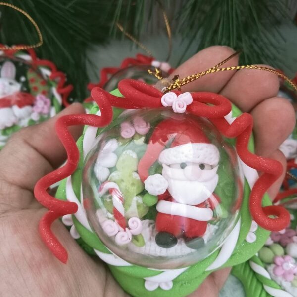 Esfera de Navidad decorada a mano en porcelana fría — BigoArte